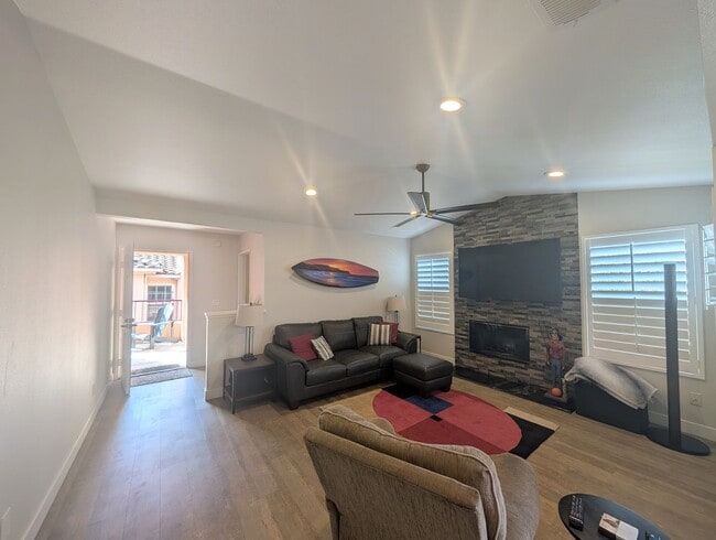 18686 Caminito Cantilena in San Diego, CA - Building Photo - Building Photo