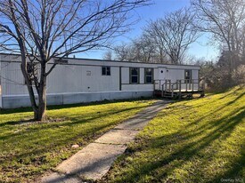 373 Bruyn Turnpike in Wallkill, NY - Building Photo