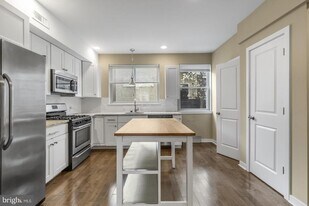 2030 Sepviva St in Philadelphia, PA - Building Photo