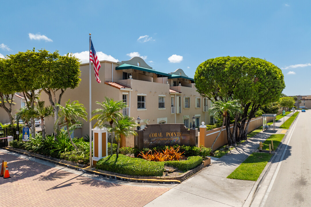 Coral Point Townhomes in Miami, FL - Building Photo