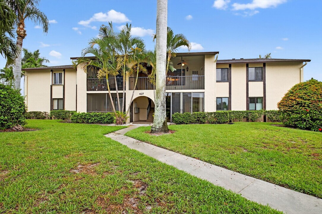 427 Pine Glen Ln in Greenacres, FL - Building Photo