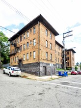 200 E Elizabeth St in Pittsburgh, PA - Foto de edificio - Building Photo