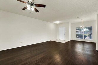 7601 Northpoint Dr in Rowlett, TX - Foto de edificio - Building Photo