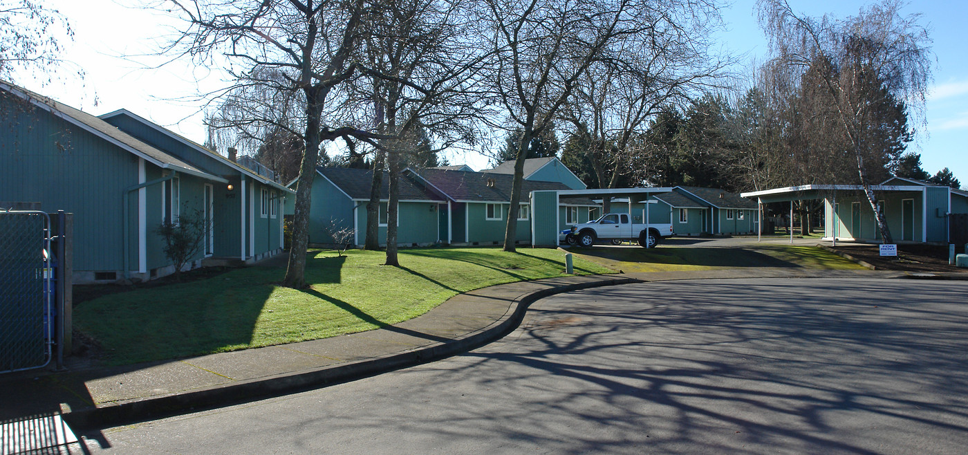 957-1003 W L St in Springfield, OR - Building Photo