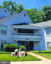 13068 Autumn Woods Way in Fairfax, VA - Building Photo