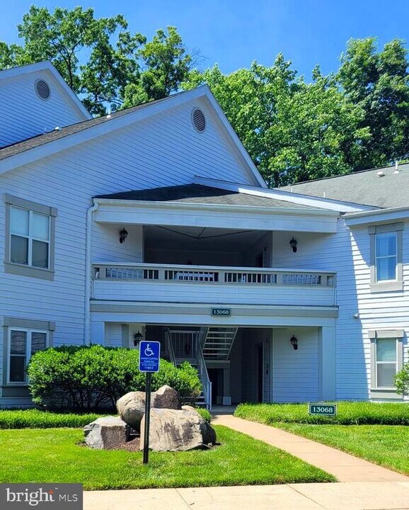 13068 Autumn Woods Way in Fairfax, VA - Building Photo