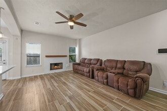 6022 Yorktown Meadow Ln in Houston, TX - Foto de edificio - Building Photo