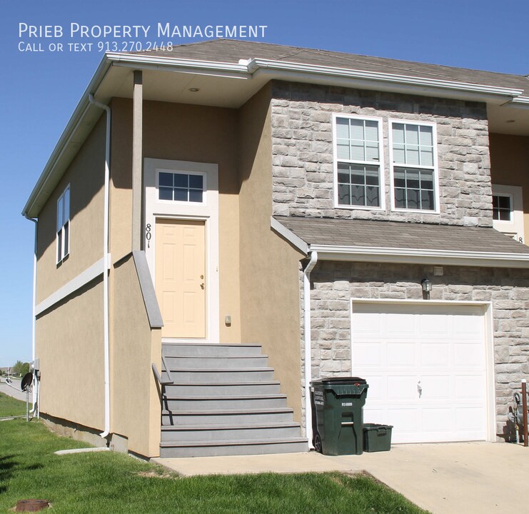 856 S Woodson Ct in Gardner, KS - Building Photo