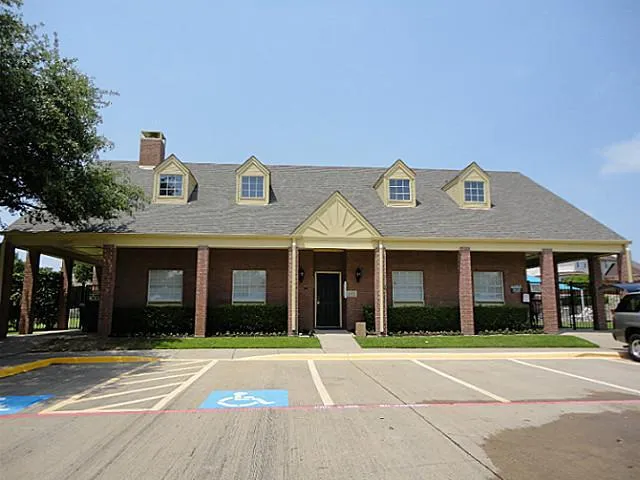 2866 Crestview Dr in Lewisville, TX - Building Photo - Building Photo