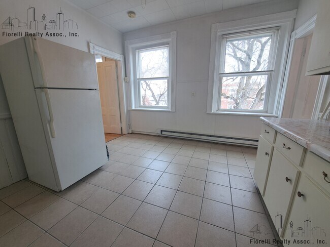 28 Hull St, Unit 7 in Boston, MA - Building Photo - Building Photo