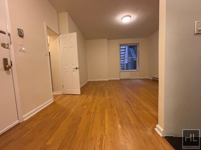 WEST 73 STREET, Unit 2E in New York, NY - Foto de edificio - Building Photo