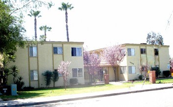 Santa Maria Creek Apartments in Ramona, CA - Foto de edificio - Building Photo
