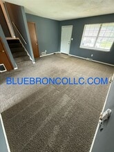 705 NE Banner Dr in Lee's Summit, MO - Building Photo - Building Photo