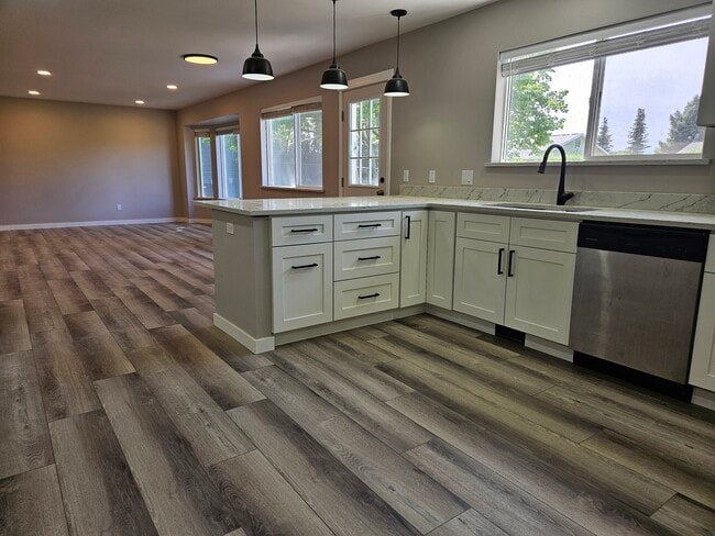 2214 Claremont Ct in Moses Lake, WA - Building Photo - Building Photo