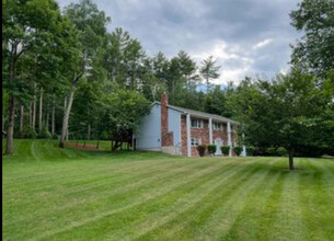 22 Crestwood Rd in Windham, NH - Building Photo - Building Photo