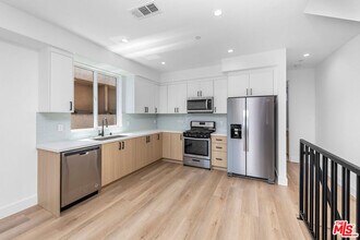 4333 Dixie Canyon Ave in Los Angeles, CA - Building Photo - Building Photo