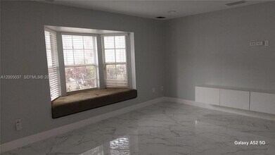 14631 SW 122nd Pl in Miami, FL - Foto de edificio - Building Photo