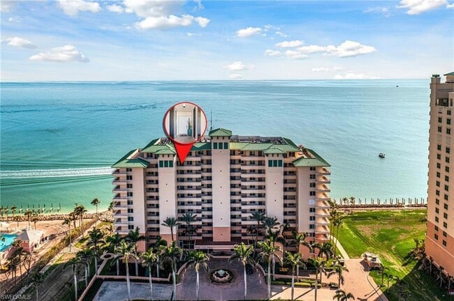 990 Cape Marco Dr in Marco Island, FL - Foto de edificio - Building Photo