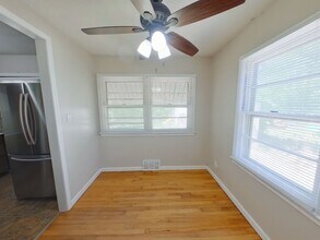 1027 N Old Manor Rd in Wichita, KS - Building Photo - Building Photo