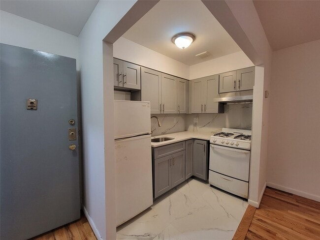 108-64-108-45 45th Ave in Queens, NY - Building Photo - Building Photo