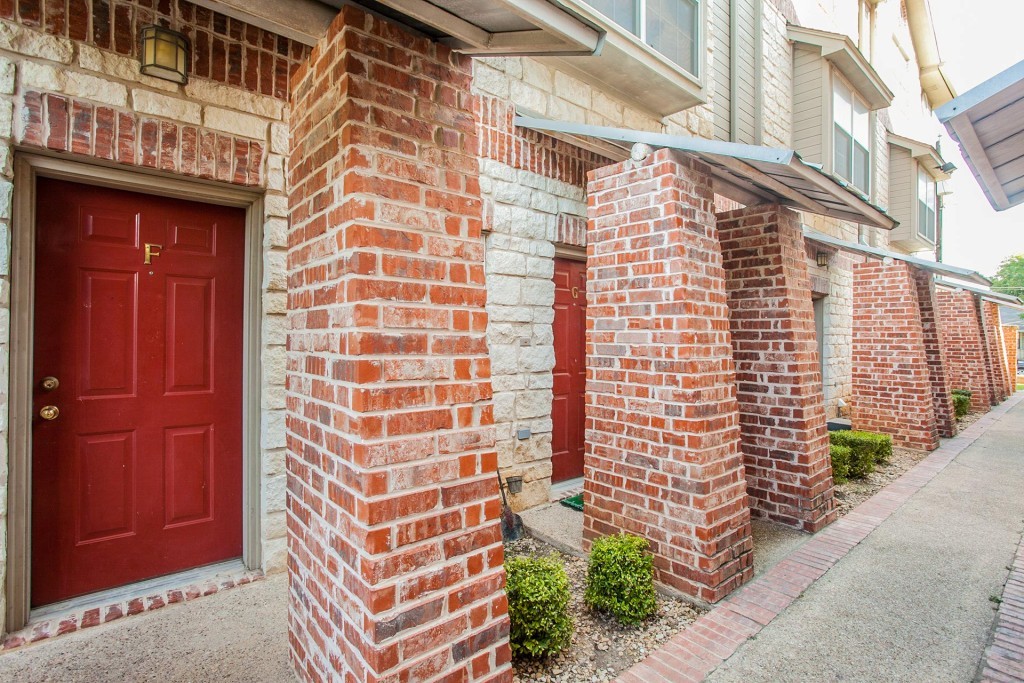 Waterstone Condominium in Waco, TX - Building Photo