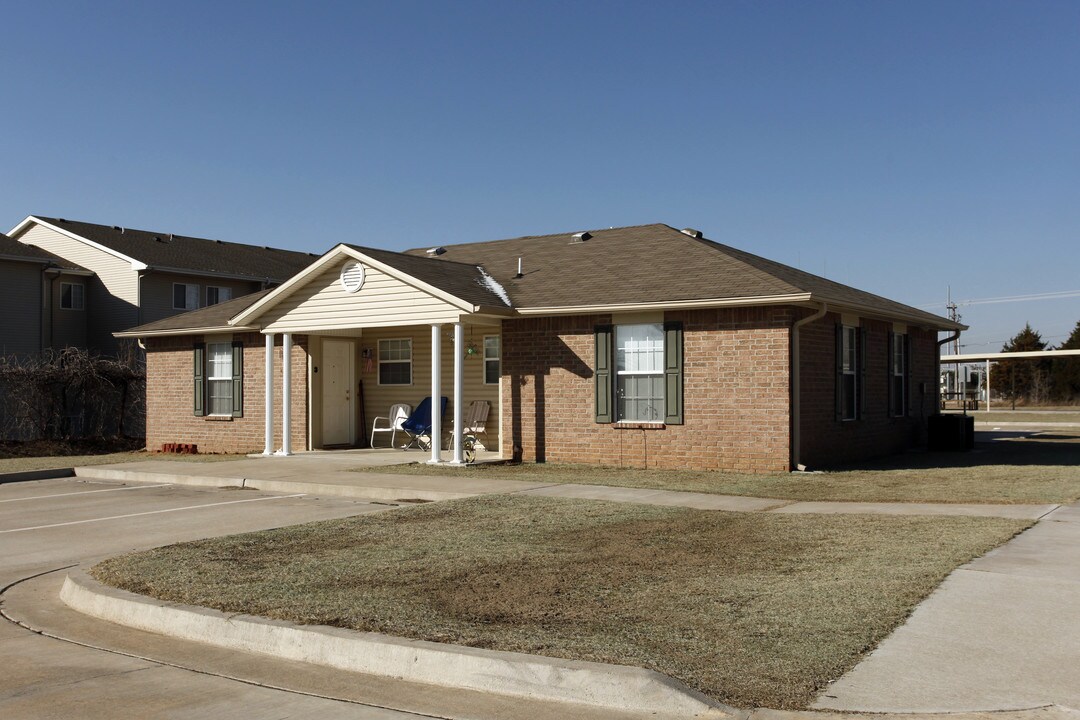 Dana's Garden in Shawnee, OK - Building Photo