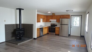 2175 NE Lilac Ct in Hillsboro, OR - Building Photo - Building Photo