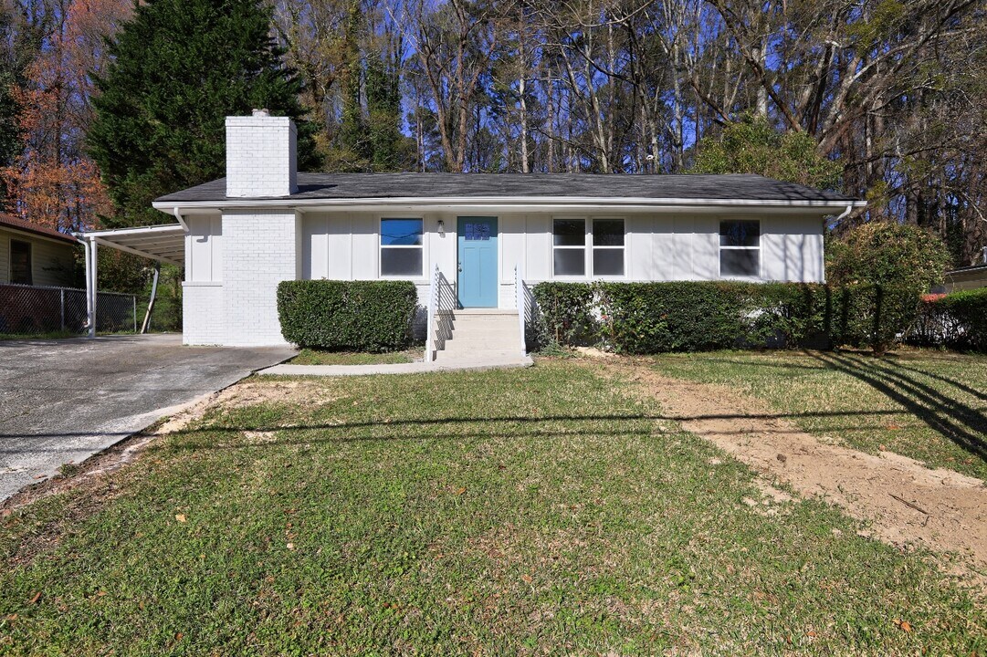 810 Commodore Dr NW in Atlanta, GA - Building Photo