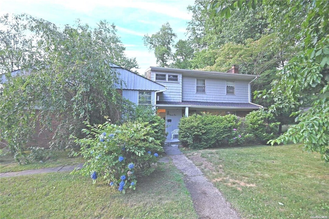 75 Hicks Ln in Kings Point, NY - Building Photo