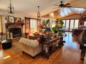 4 Greenbrier Rd in Green Brook, NJ - Foto de edificio - Building Photo