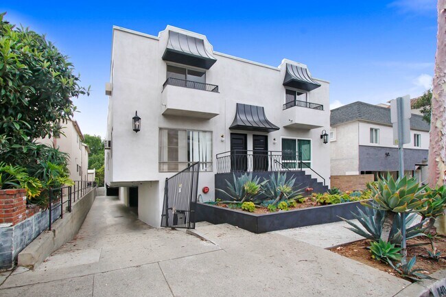 1140 N Ogden in Los Angeles, CA - Building Photo - Building Photo