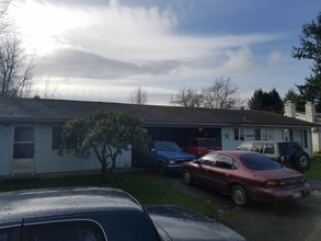 114-131 Dillon Drive in Kelso, WA - Building Photo - Other