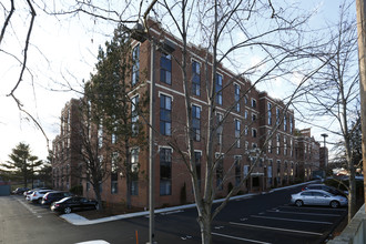 The Residences At Stone Gables in Malden, MA - Foto de edificio - Building Photo