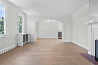 1070 Whitney Ave in Hamden, CT - Foto de edificio - Building Photo