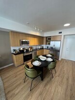 961 E 31st St, Unit A32 in Hialeah, FL - Building Photo