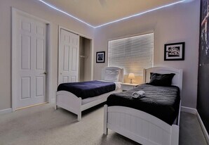 728 Linkside Loop in Four Corners, FL - Building Photo