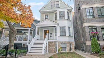 1308 W Byron St in Chicago, IL - Building Photo