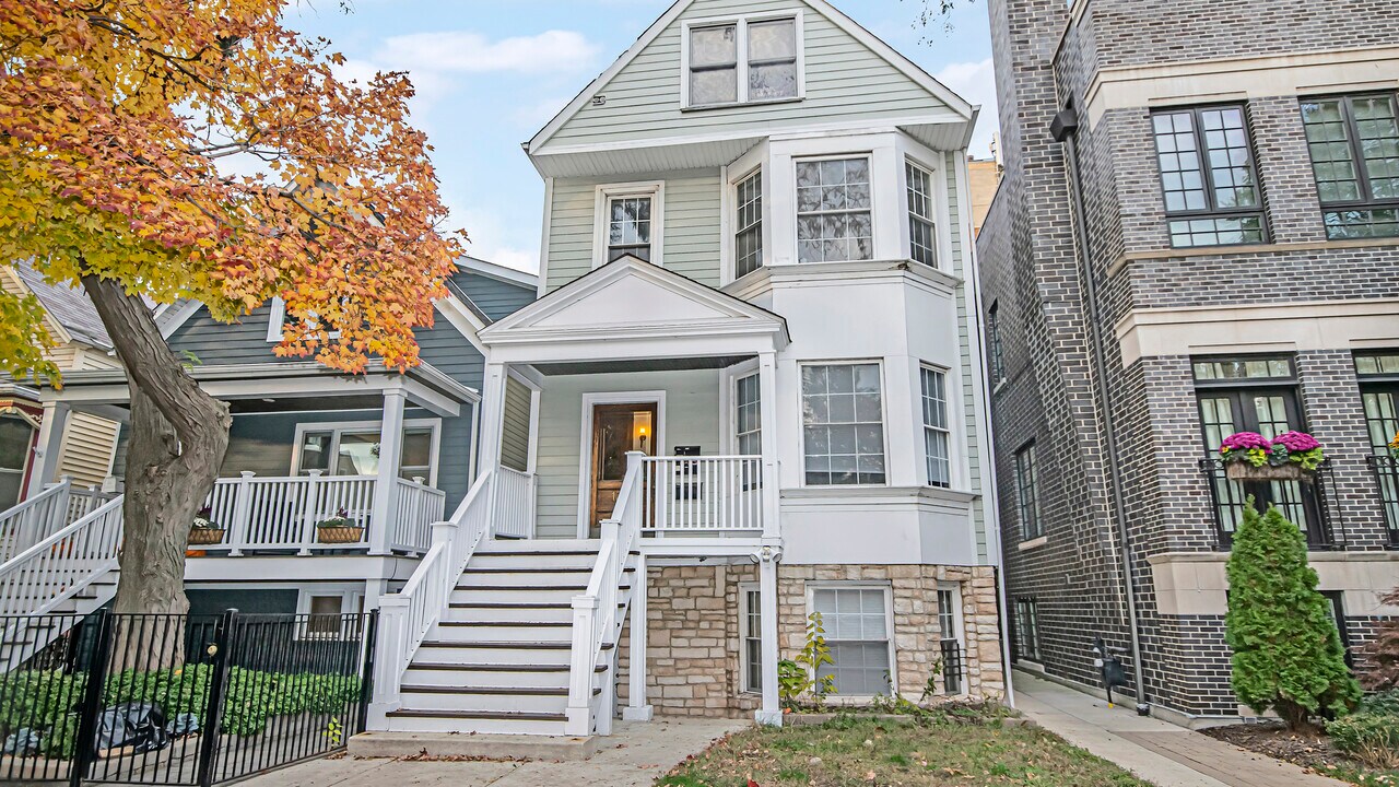 1308 W Byron St in Chicago, IL - Building Photo