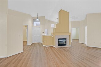 137 Tapatio St in Henderson, NV - Building Photo - Building Photo