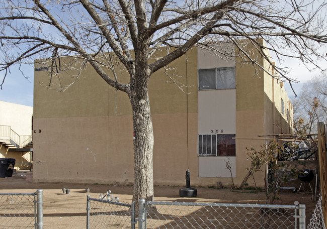 216 General Stillwell St NE in Albuquerque, NM - Foto de edificio - Building Photo