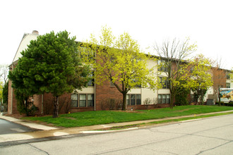 Devon Square Apartments in Ferndale, MI - Building Photo - Building Photo