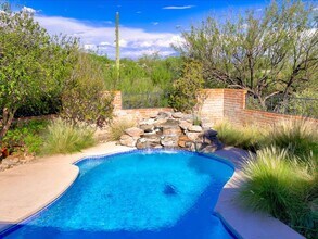 6750 N Longfellow Dr in Tucson, AZ - Building Photo - Building Photo
