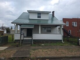 240 Marshall St in Huntington, WV - Building Photo
