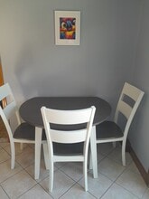 198 Oak Neck Rd in West Islip, NY - Foto de edificio - Building Photo