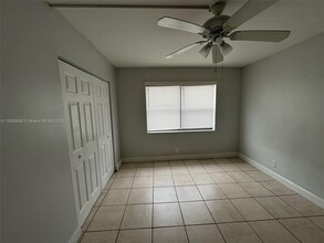 10002 Winding Lake Rd in Sunrise, FL - Building Photo - Building Photo