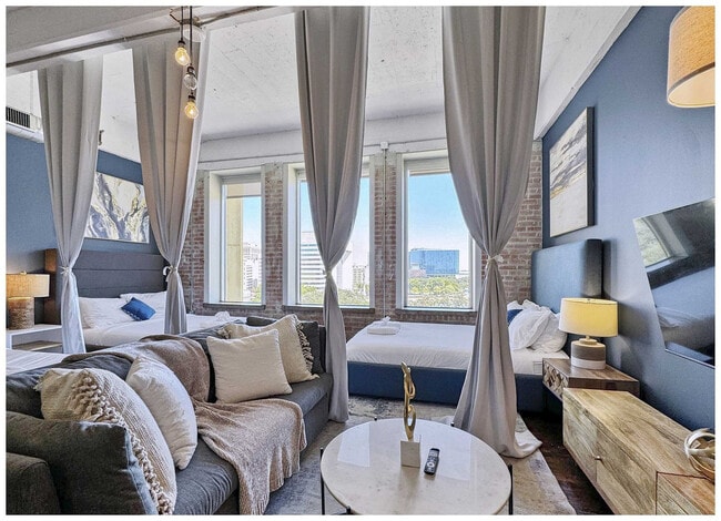 555 Evergreen St, Unit SI ID1075579P in Dallas, TX - Building Photo - Building Photo