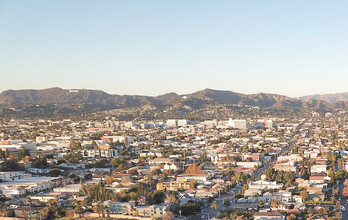 Duplex Income Unit in Los Angeles, CA - Building Photo - Other