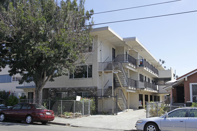 2336 Fruitvale Ave in Oakland, CA - Building Photo - Building Photo