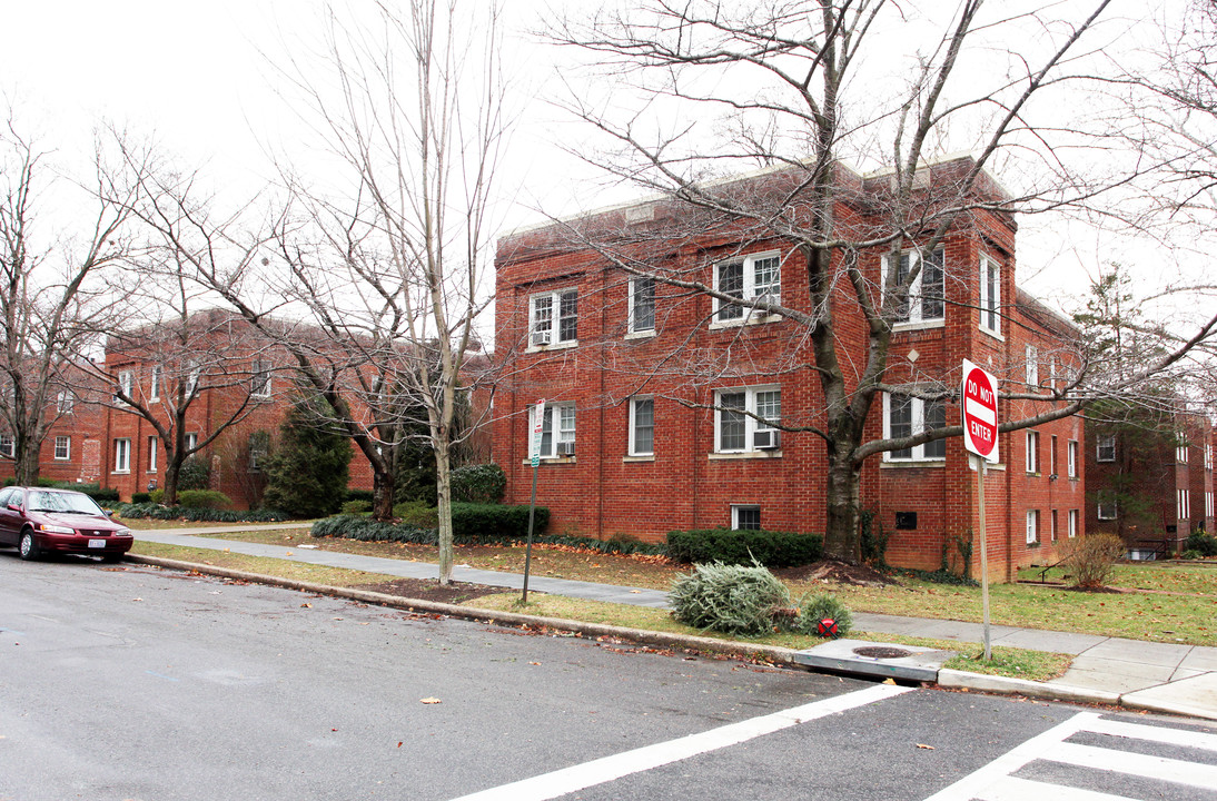 2356 40th St NW in Washington, DC - Building Photo