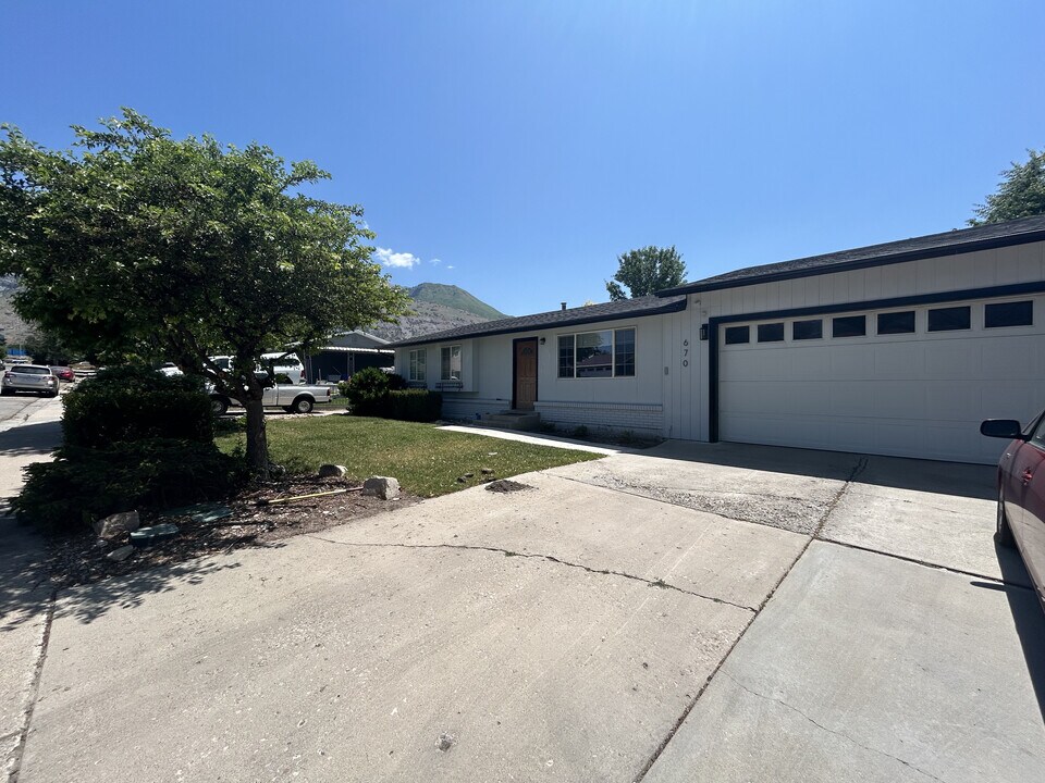 670 Cherry Hill Dr in Pleasant Grove, UT - Building Photo